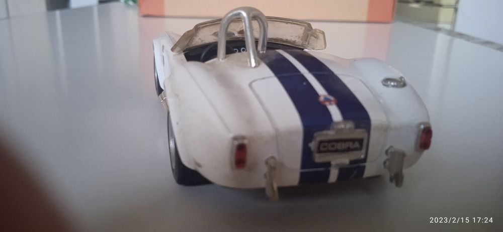 Продавам метални колички Kinsmart