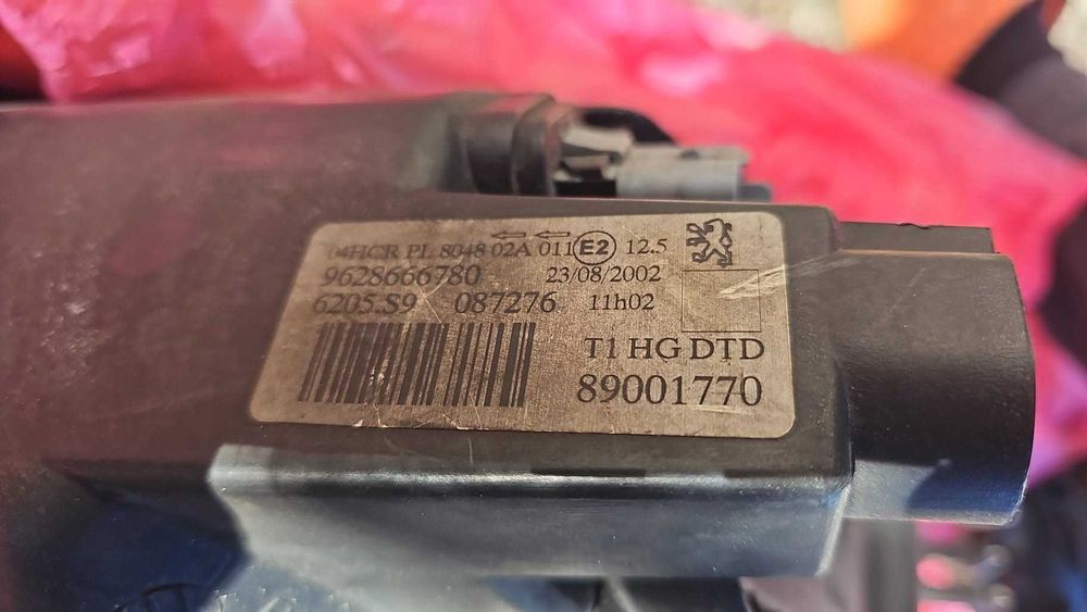 Faruri originale Peugeot 206 si alte piese la cerere