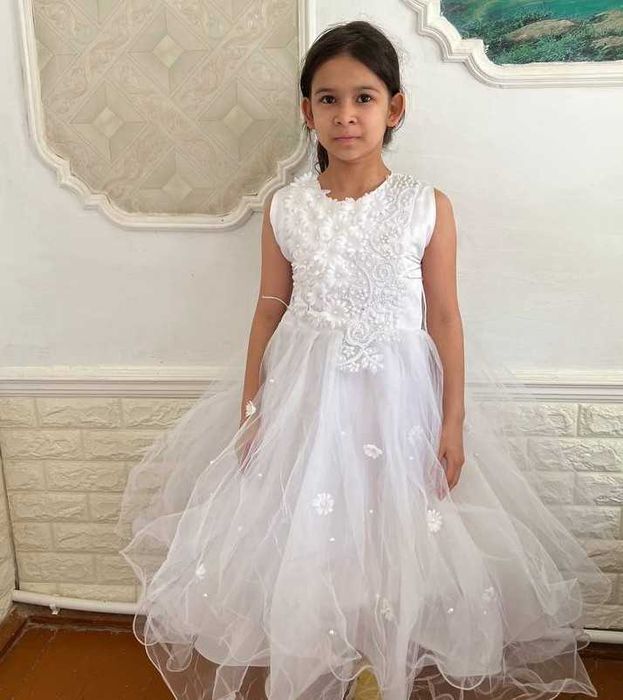 Белое платье для девочки 5-7 лет