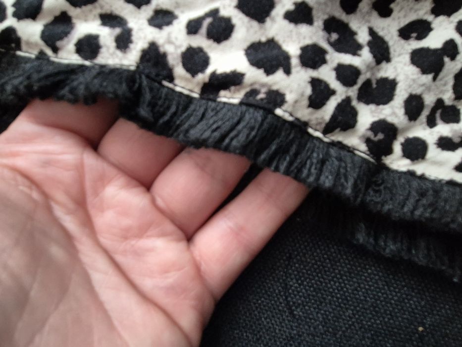 Pantaloni scurți (șorți) animal print H&M, cordon în talie, franjuri, mărimea 34
