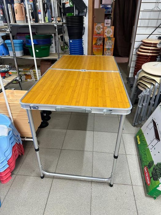 Стол и 4 стульчика