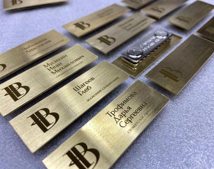 Полиграфия, Таблички, Наклейки, Баннер, Рекламный плакат, Стенды,Бейдж