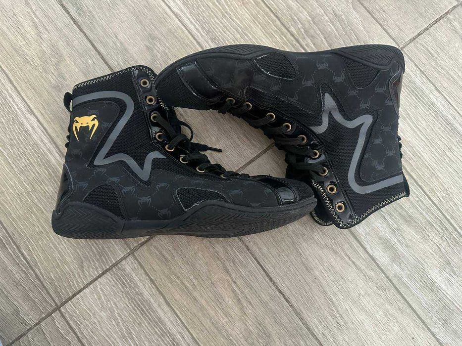 Боксерка от Venum