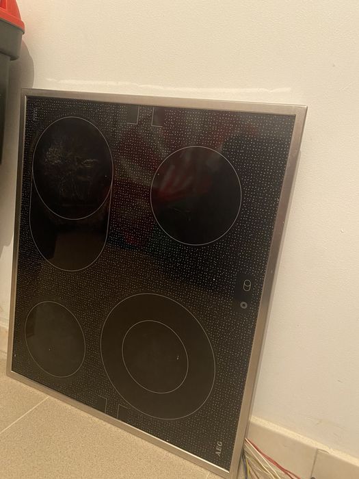 Фурна и котлони за вграждане AEG