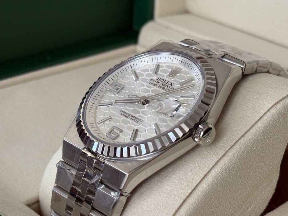 Часы Rolex Land Dweller