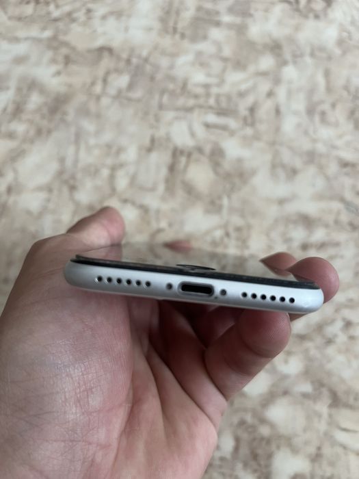 Продам Iphone SE