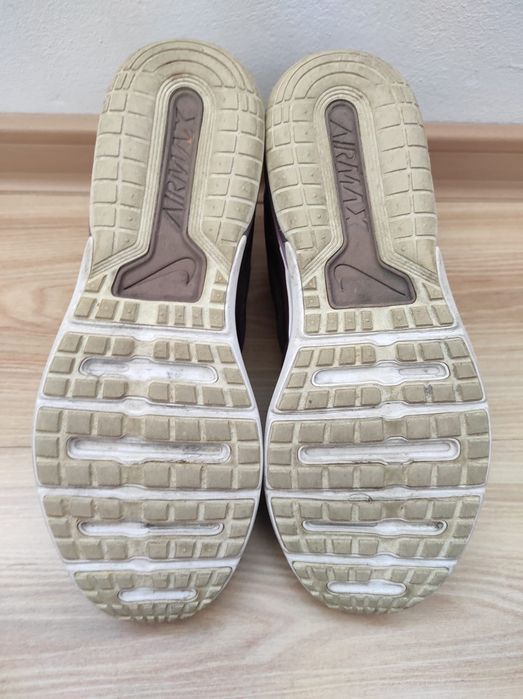 Adidas dama Nike air max    38.5
