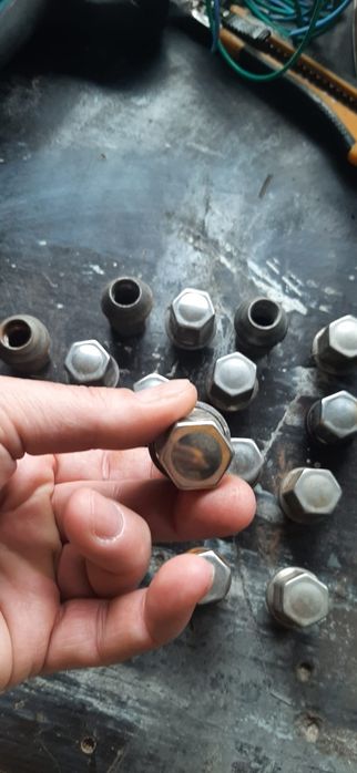 Vând set Șuruburi prezoane M14/1,5 Ford