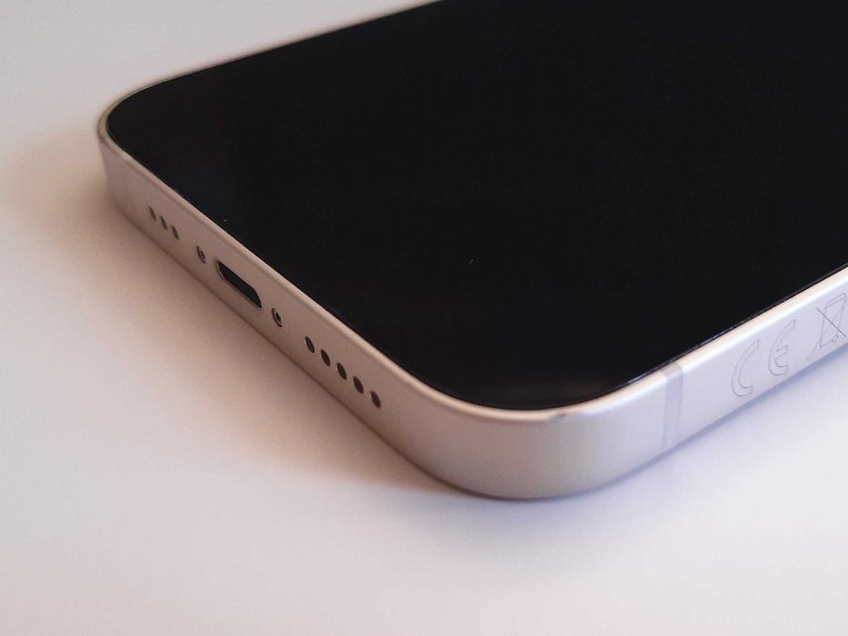 iPhone 13 - (128GB - Starlight / Бял) - Отличен