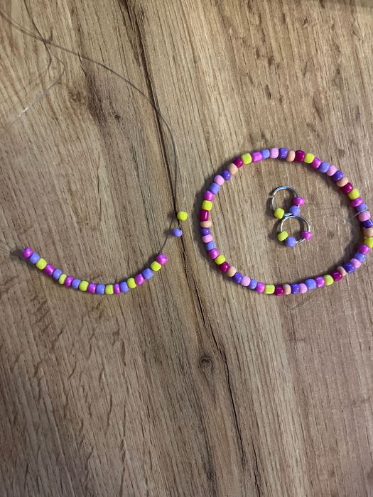 Гривни,колиета и обеци всичко общо струва 40лв