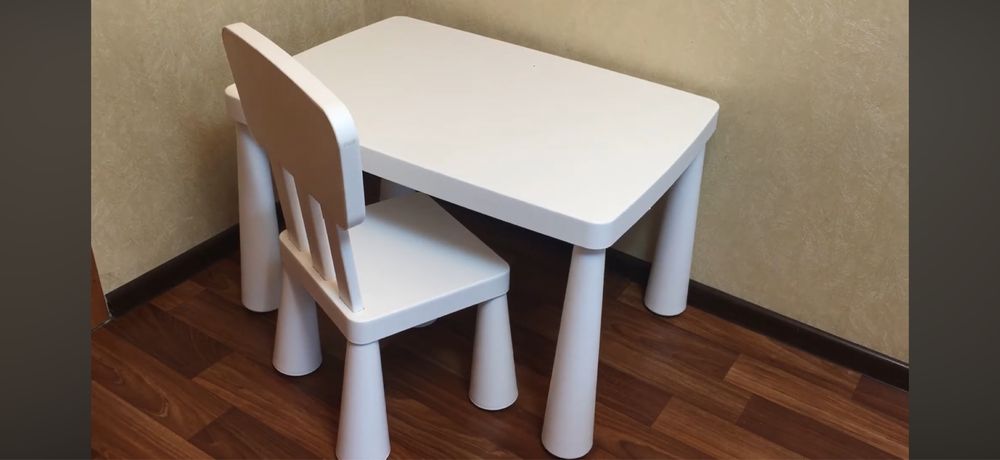 Продам стол с двумя IKEA Маммут