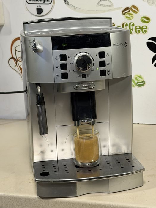 Кафемашина кафе автомат delonghi magnifica S с гаранция