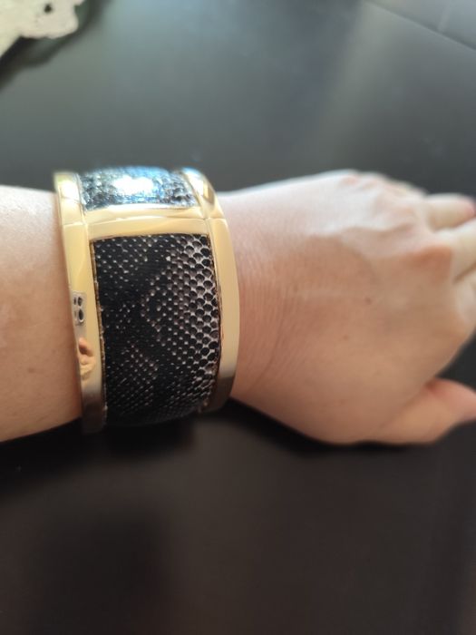 Дамска гривна с кожа