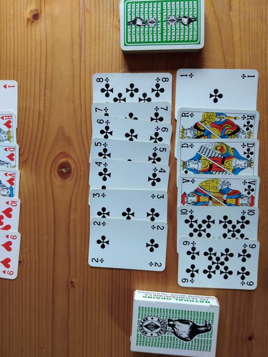 Стари карти за игра или колекция в отлично състояние.