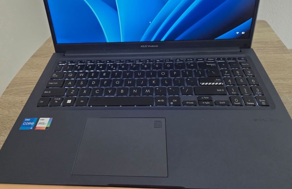 Laptop Asus Vivobook R15