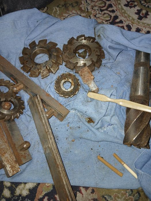 Продам фрезы и комплектующие. Сверла.