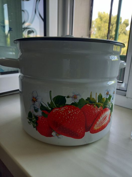 Продаётся эмалированная кастрюля, 9 л.