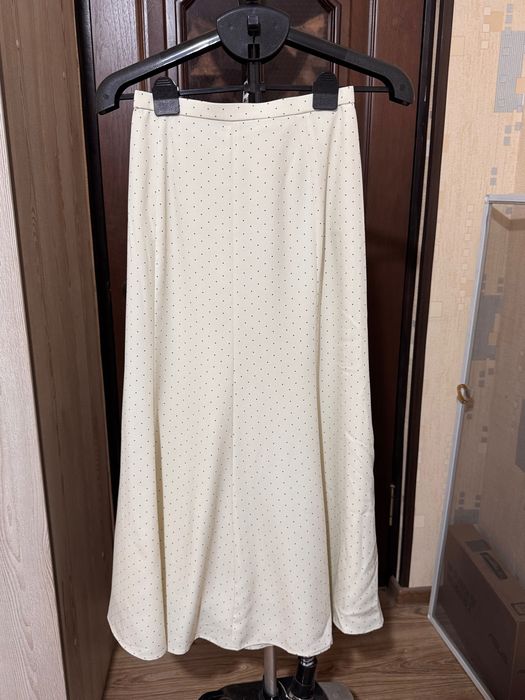 Белая юбка в горошек Uniqlo