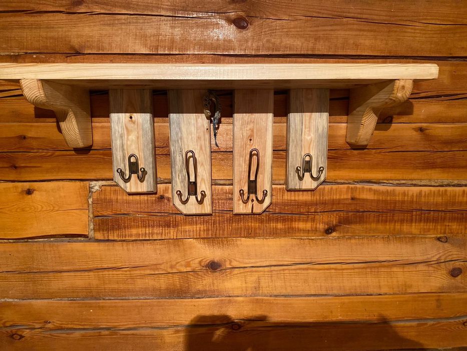 вешалки из дерева