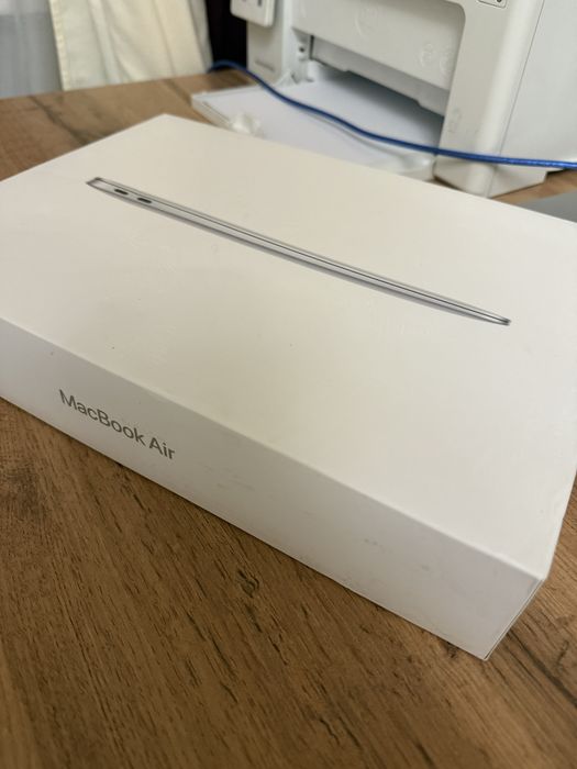 Продам MacBook Air M1 (2020), 256 GB