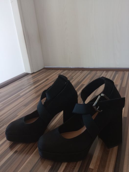 Pantofi negre cu toc