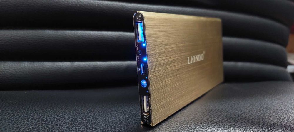 POWER BANK Преносима външна батерия 2500 / 2600 / 5000mAh с LED фенер