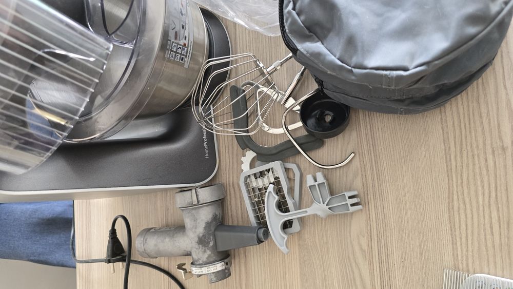 Кухненски робот bosch MUM5