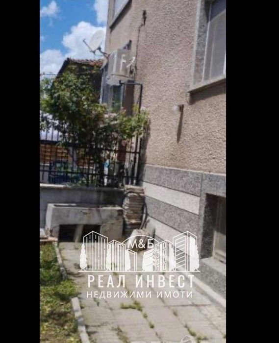 Продавам къща близнак в гр. Димитровград