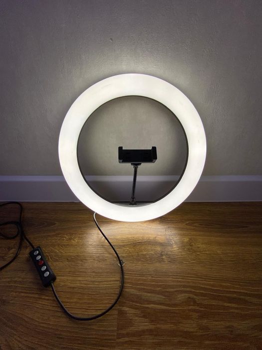 Продам новую кольцевую лампу!