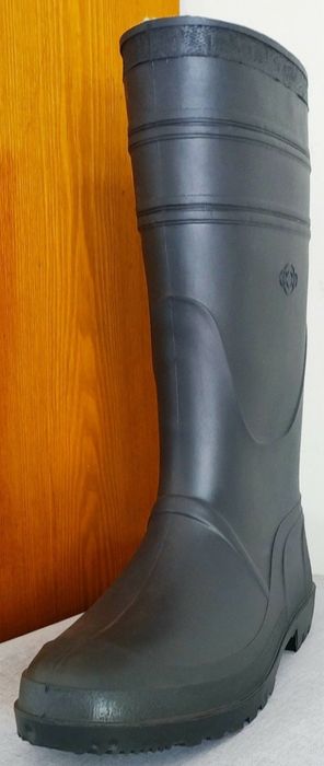 Резиновые сапоги с защитным металлическим подноском