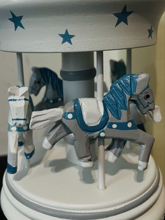 Дървена музикална кутия сребро