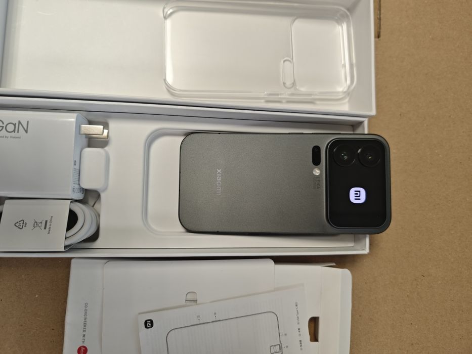 Чисто ново бижу Xiaomi 17 PRO Black 12/512GB с двоен дисплей