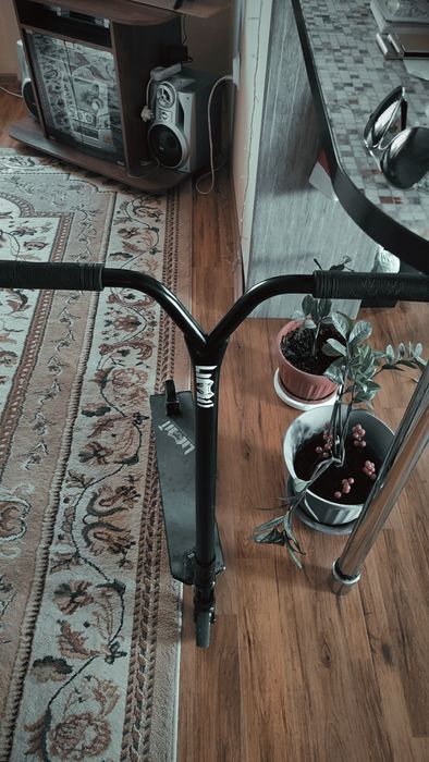 Срочно продам трюковой самокат Limit Lmt21