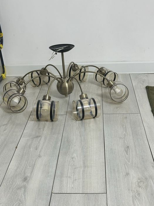 Продам люстру почти новая