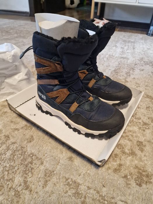 Като нови носени са 3 пъте   .PMG -апрески (ботушки ) с подметка на Mи