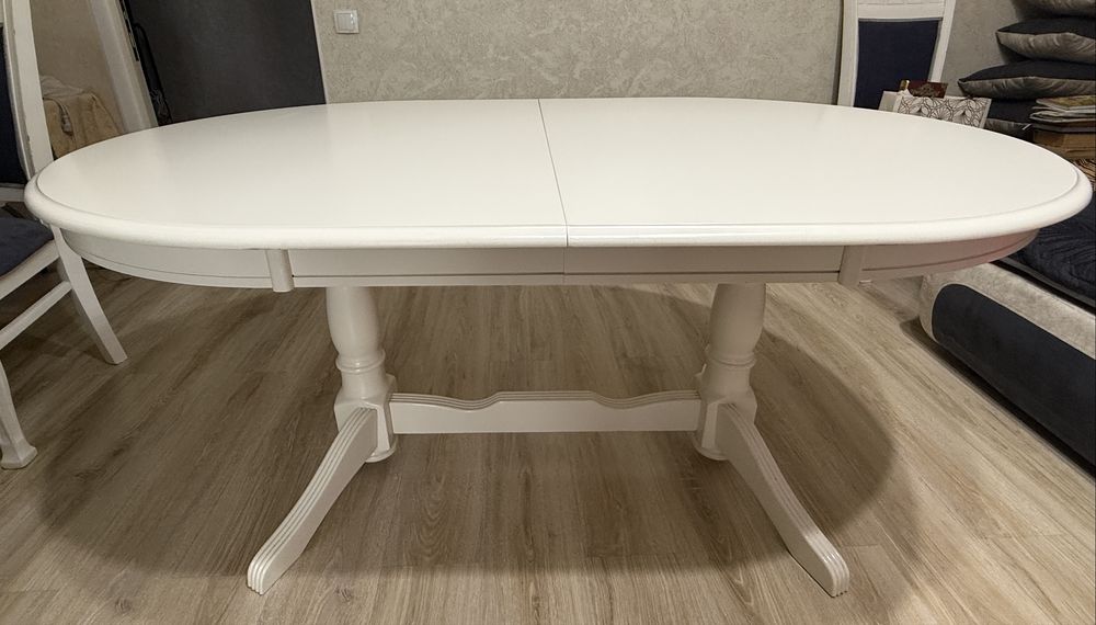 Стол для зала в очень отличном состояний