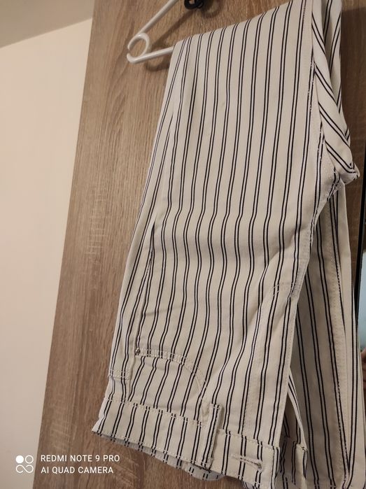Vand pantaloni noi Stradivarius marimea 36