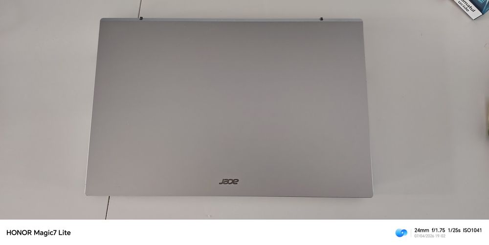 Laptop Acer Aspire aproape nou  3 A315-44P-R5AZ Amd Ryzen 7 5700u Pana La 4.3ghz, 15. Full Hd 16gb Ssd 1tb Amd Radeon Free Dos Argintiu