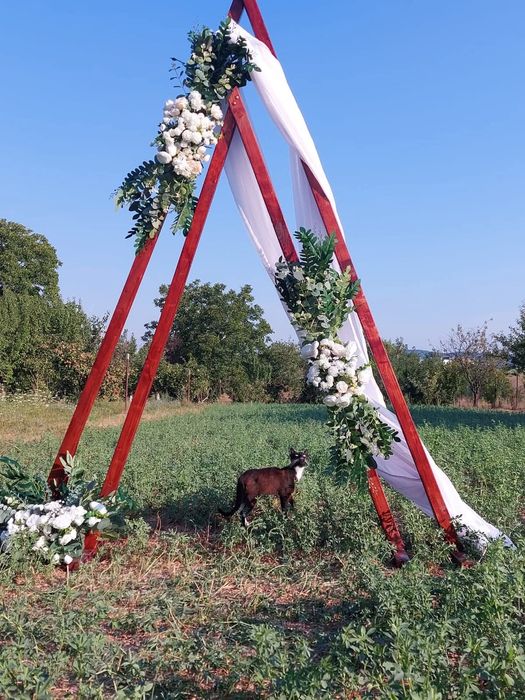 Arcada metalica & de lemn de inchiriat