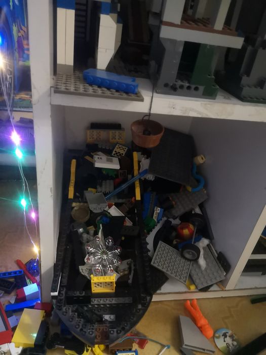 Домик с лего много