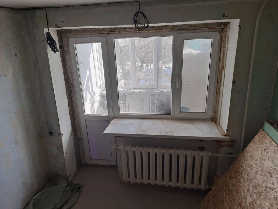 Продам  балконное окно и дверь.