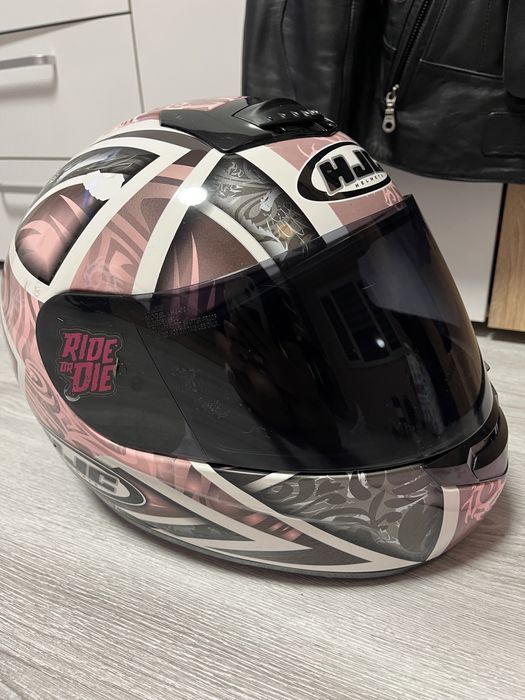 Продавам дамско мото яке IXS,каска HJC с интерком и ръкавици+ боне подарък
