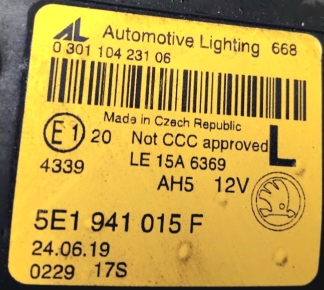 Оригинален FULL LED фар за Skoda Octavia 3 Facelift (5E1941015F)