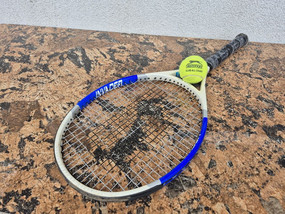 Vând paleta de tenis INVANCER CARBON TEC 806