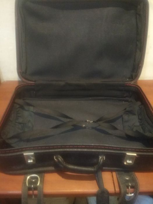 Продам чемодан кейс и держатель для груза