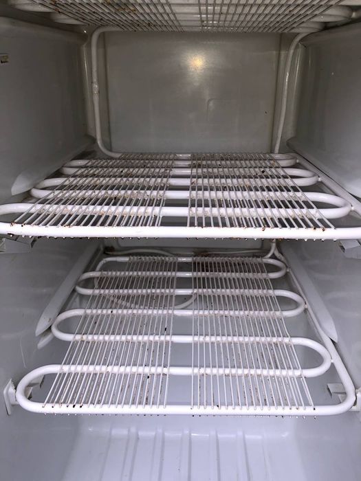 Холодильник продаётся вместе со стиральной машиной.