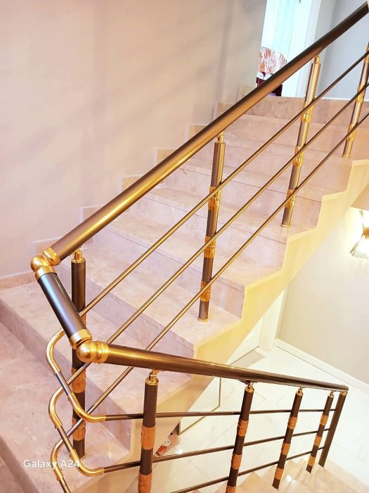 Алуминиеви и Стъклени Парапети