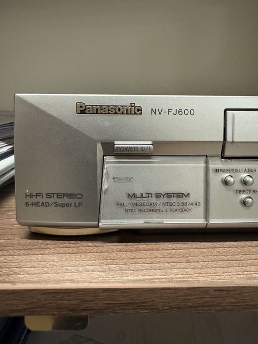Видеоплеер видеомагнитофон Panasonic NV-FJ600