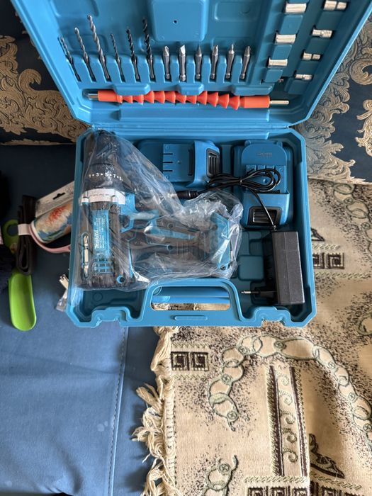 Шуруповерт MAKITA