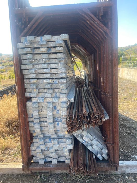 Скеле 300кв +стойки за него 2по 150кв